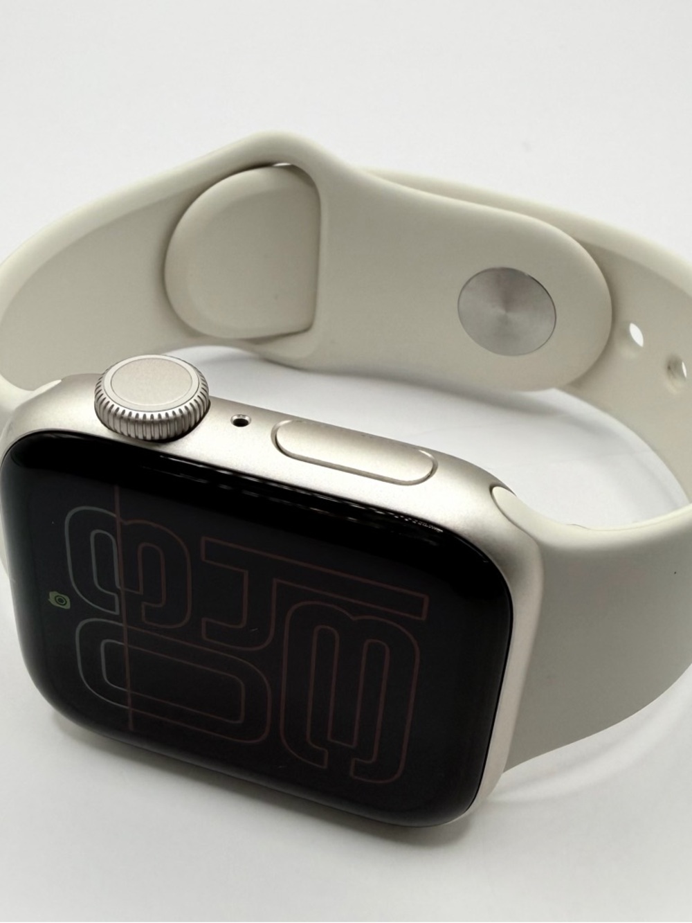 Apple Smartwatch Silver Case with White Sport Band